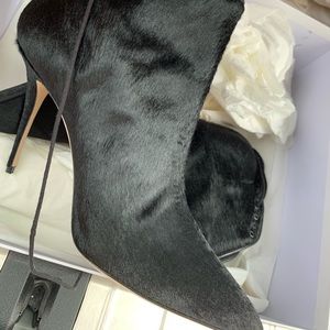 Suede black manalo Blahnik pointy toe booties